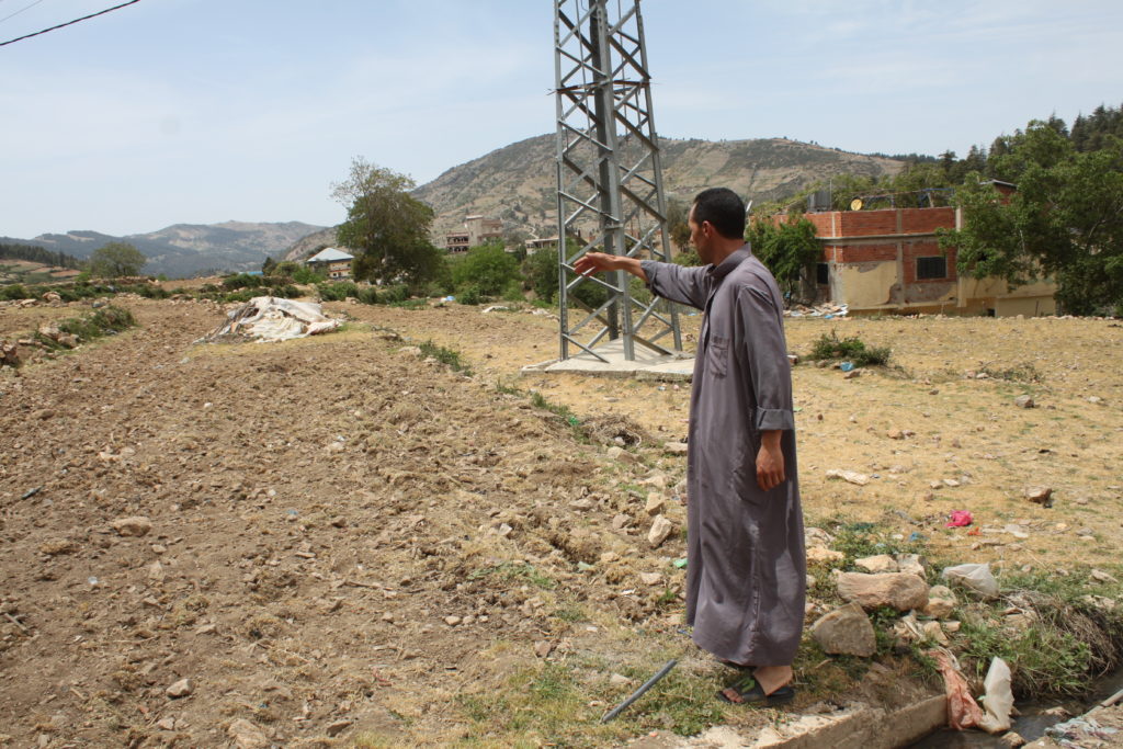 Tarik, ul labourer douar dirak e parkeier lec'h ma vo plantet c'hanab